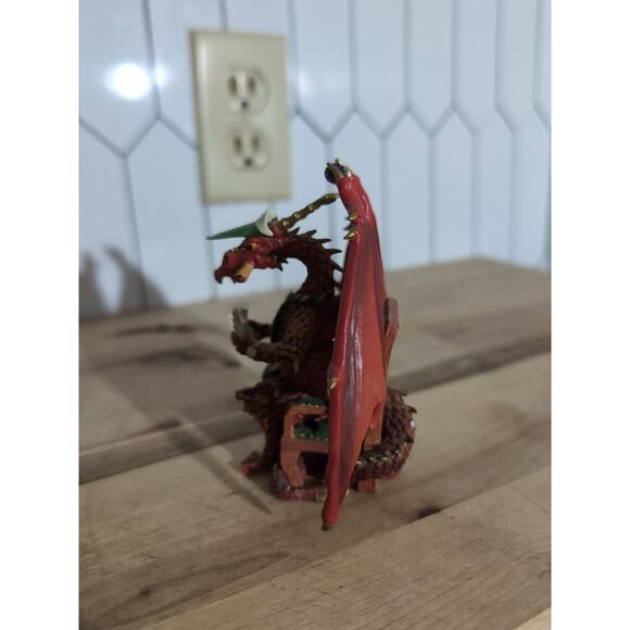 Hamilton Collection Holdin' Harry Dragon Figurine, Hold 'Em Or Fold 'Em, Flaw - Picture 4 of 6